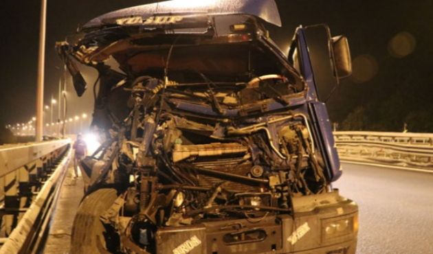 Araç hurdaya döndü, burnu bile kanamadı!