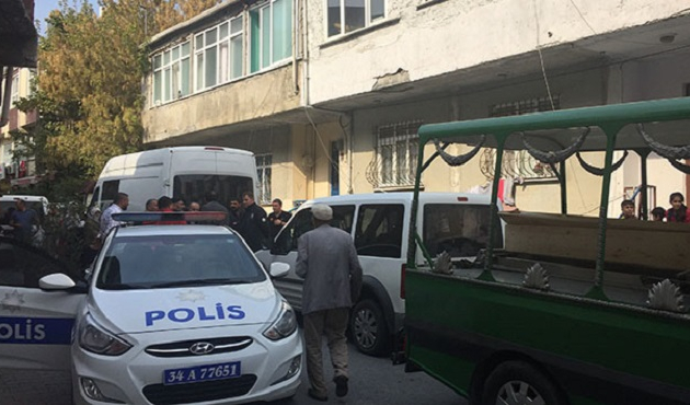 Eşinin kafasını satırla kesti!