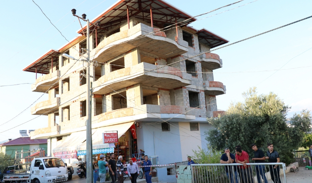 İşçiler yere çakıldı: 1 ölü, 1 yaralı...