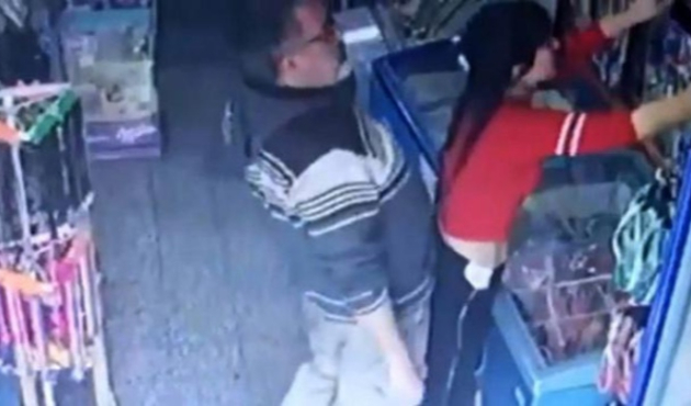 Markette iğrenç taciz kamerada!
