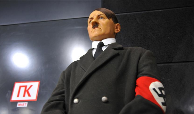 Polislere Hitler selamı verdi...