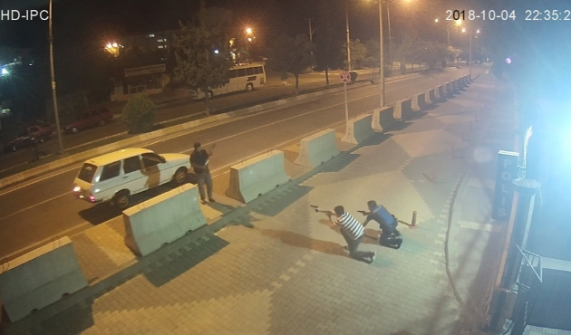 Karakol önündeki çatışma kamerada...