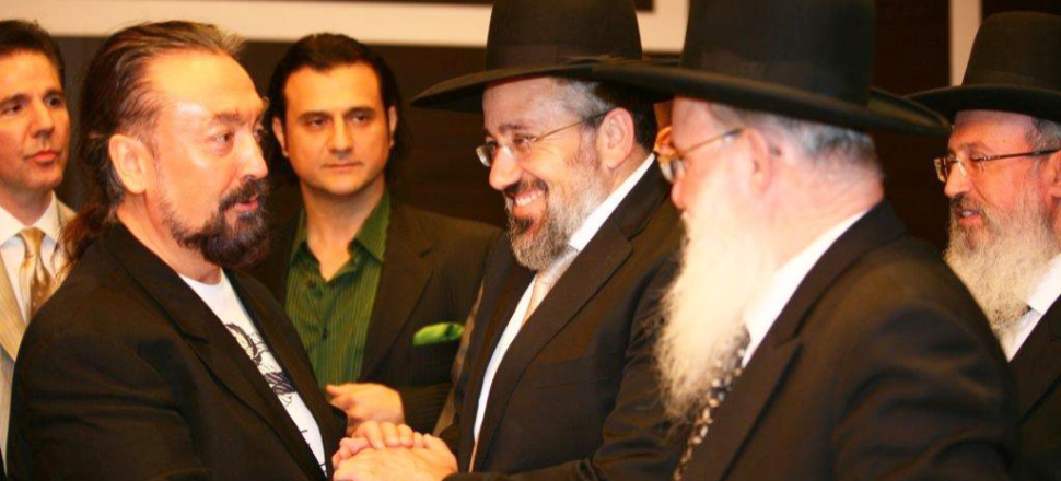 Adnan Oktar'ın şok görüntüsü! El ele, neşe içinde...