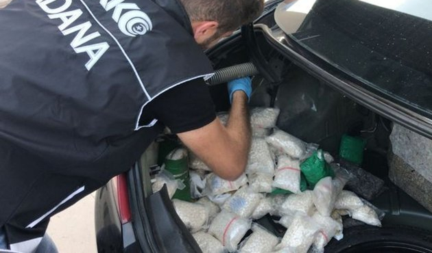 Davlumbazdan 155 bin adet uyuşturucu hap çıktı