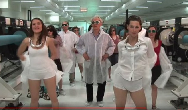 Nobelli profesörün striptiz videosu çıktı!
