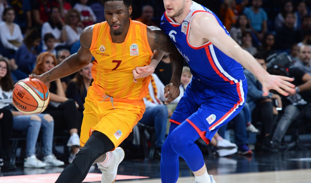 Dev maçta gülen Anadolu Efes!