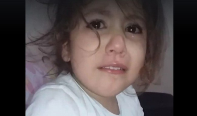 Küçük Eslem şehitler için gözyaşlarına boğuldu!
