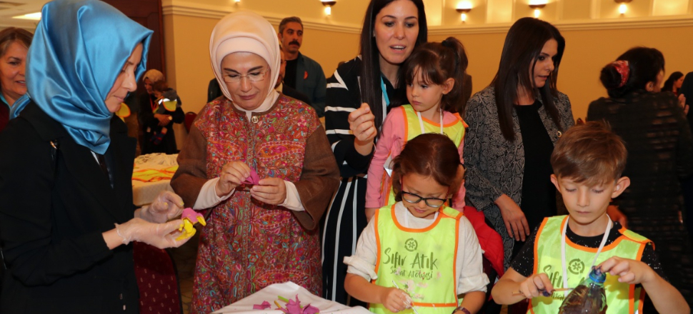 Emine Erdoğan AK Parti'li kadınlarla buluştu!