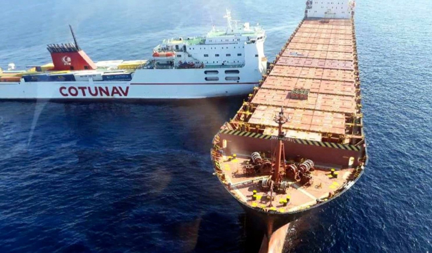 Akdeniz'de iki gemi çarpıştı...