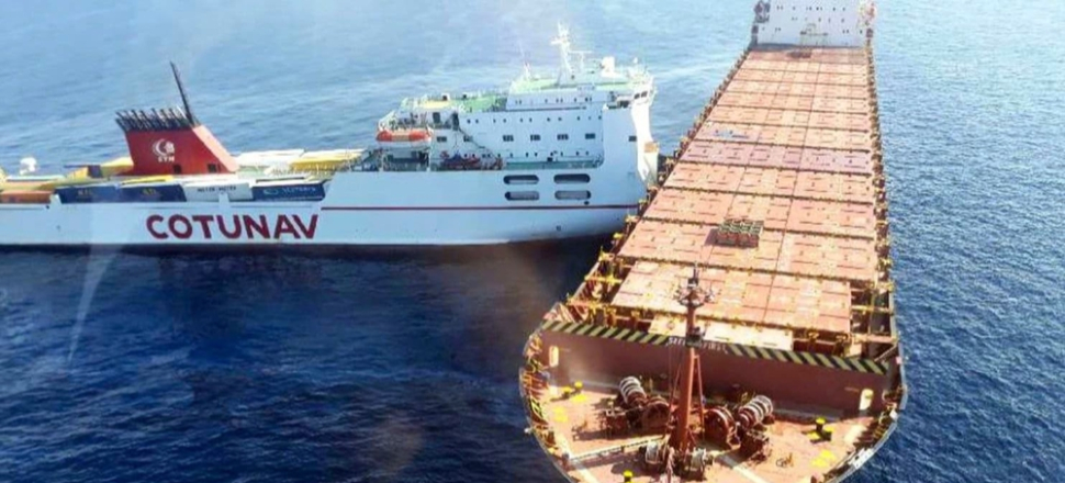Akdeniz'de iki gemi çarpıştı...