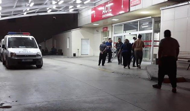 Düğün mutluluğu kısa sürdü! Taşlı sopalı kavgayı halaya tercih ettiler