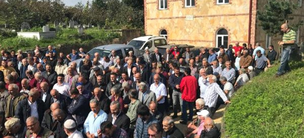 Cenazesine gittikleri kişinin sesini duyunca...