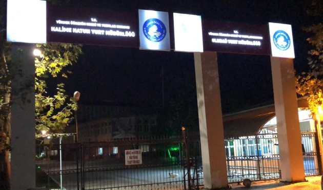 Yurtta kalan 20 öğrenci yemekten zehirlendi...