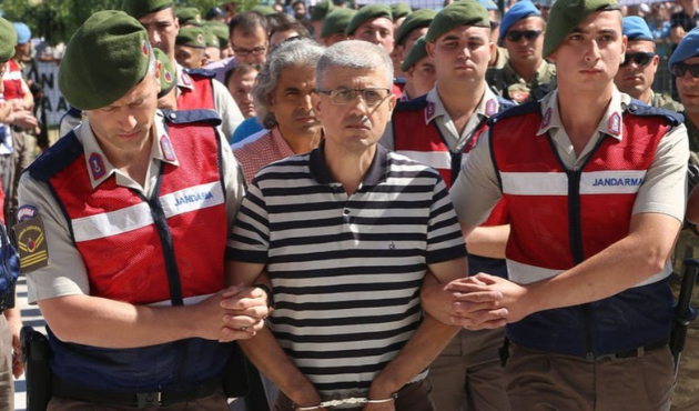 TRT'de okutulan darbe bildirisini o isim hazırlamış!