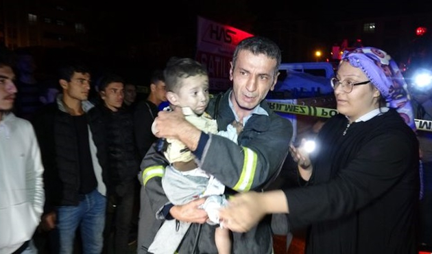 5 katlı binada yangın çıktı: 18 yaralı
