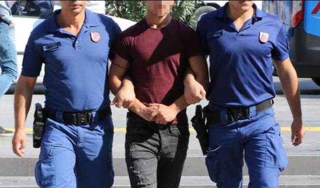 Arkadaşının bütün parasını kendi hesabına aktardı!