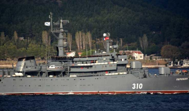Rus savaş gemisi Çanakkale boğazından geçti!