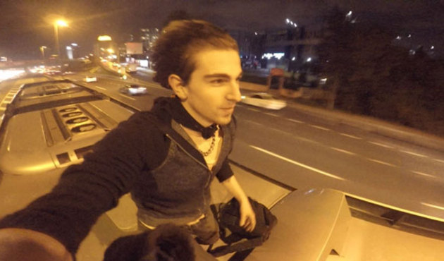 Metrobüsün 'üstünde' 12 durak gitti!