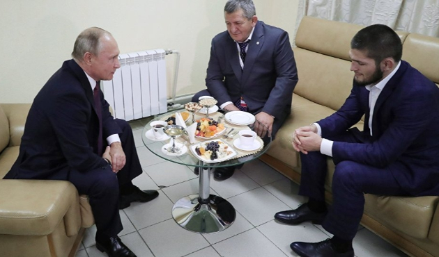 Putin, şampiyon dövüşçü Nurmagomedov ile görüştü!