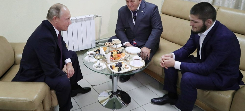 Putin, şampiyon dövüşçü Nurmagomedov ile görüştü!