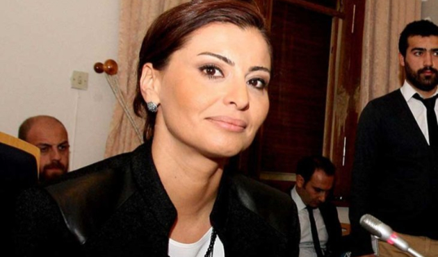Hande Fırat, Hürriyet'te köşe yazarlığına başladı!