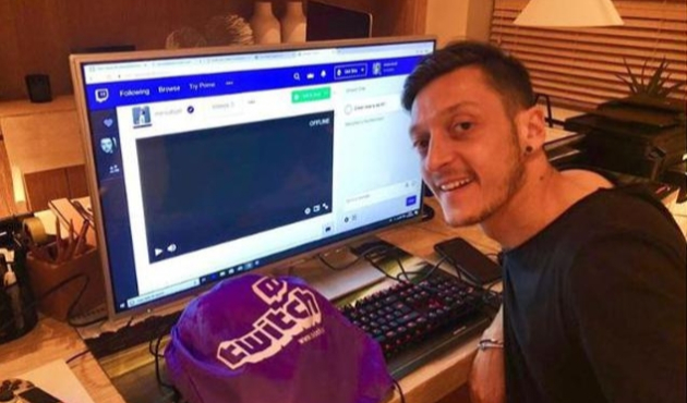 Mesut Özil de o kervana katıldı!