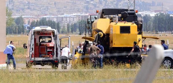 Erzurum'da dehşet! Mahalleli FETÖ'cü sandı: 1 ölü, 5 polis yaralı...