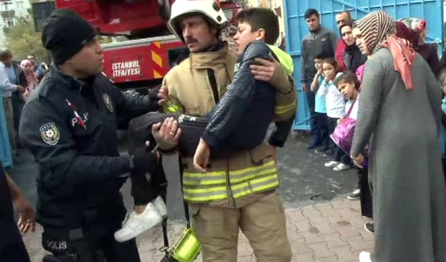 İstanbul'da yangın paniği! Okul boşaltılıyor...