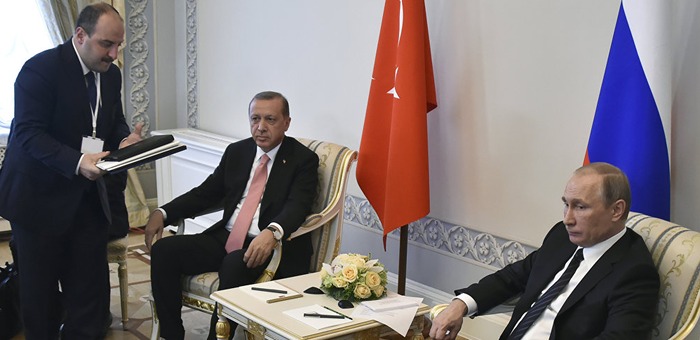 Durmak yok, yola devam! Mustafa Varank şehit ağabeyinin acısına rağmen görevi başına döndü