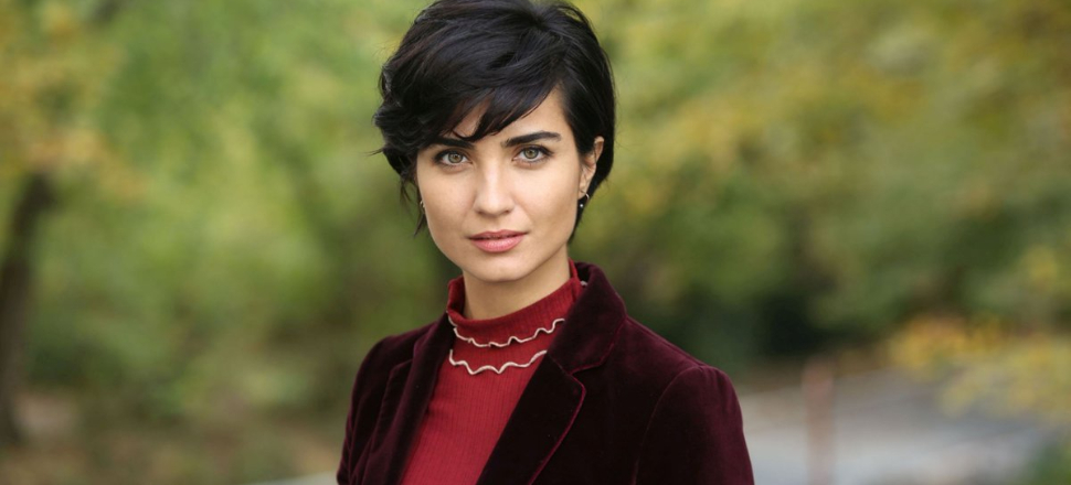 Tuba Büyüküstün herkesi bir kez daha büyüledi!