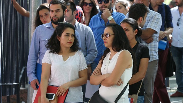 FETÖ'cülerin görevlerine talipler! Adalet Bakanlığı'nda iş başvurusu kuyruğu