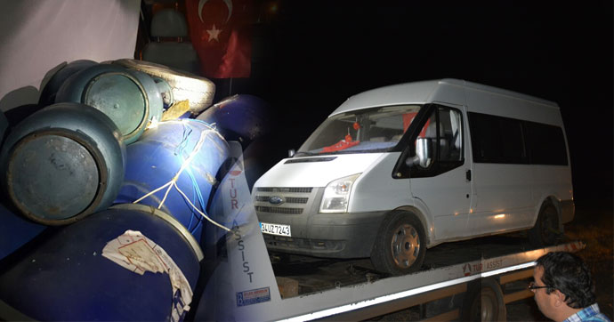 1 ton bomba yüklü Türk bayraklı minibüs! Hedef demokrasi nöbetiydi...