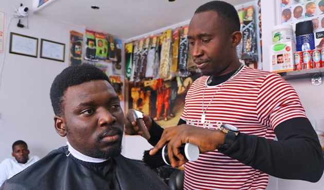 Afrikalı Moumbague Ankara'da kuaför salonu açtı...