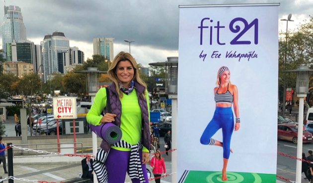 Ece Vahapoğlu ve SWEATers ile açık havada yoga!