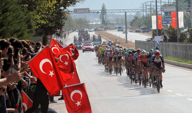 Dikkat! İstanbul'da 52 yol trafiğe kapatıldı...