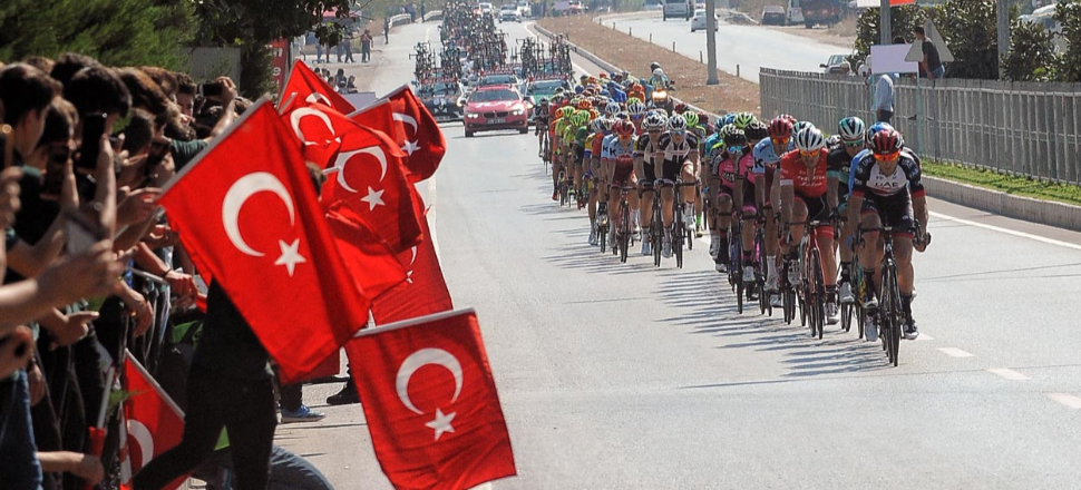 Dikkat! İstanbul'da 52 yol trafiğe kapatıldı...