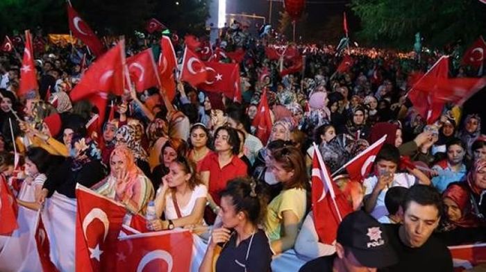 Bu sabah! Darbe sanıp sokağa fırladılar...