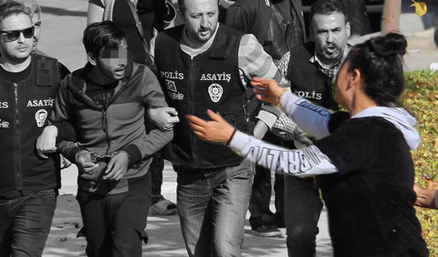 Sevgilisi göz yaşları içinde yanına geldi!