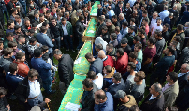 Cenaze törenine yüzlerce vatandaş katıldı!