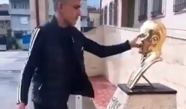 Atatürk’e hakaret eden video paylaştı...