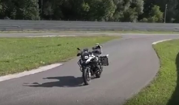 BMW'den kendi kendine yetebilen motosiklet!