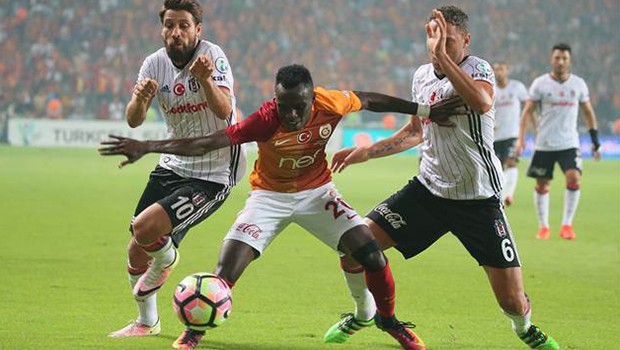 Süper Kupa maçı öncesi kriz! G.Saray 'maça çıkmayız' resti çekti...