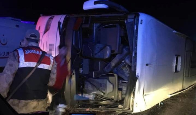 Yolcu otobüsü şarampole uçtu: 7 ölü, 24 yaralı