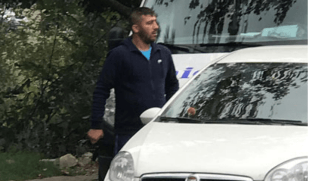 Kırmızı karta sinirlenip silahla sahayı bastı!