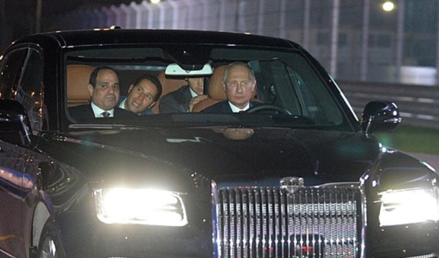 Putin, Sisi'ye arabasını tanıttı...