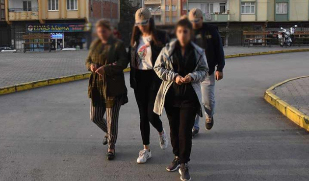 Uçağa binmek üzereyken yakalandılar!