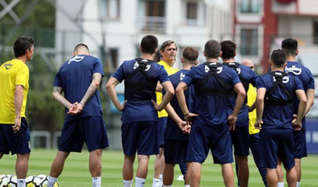 Fenerbahçe'de 2 futbolcu daha kadro dışı kaldı!