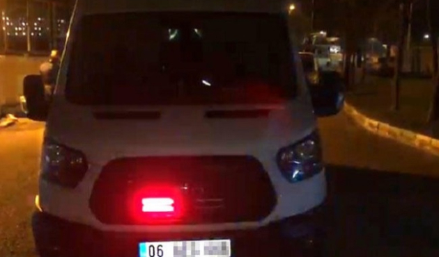 Çakarlı araçla sigara kaçakçılığı yapan polis!