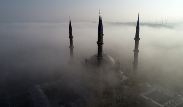 Sinan'ın ustalık eseri Selimiye Camii sis altında!