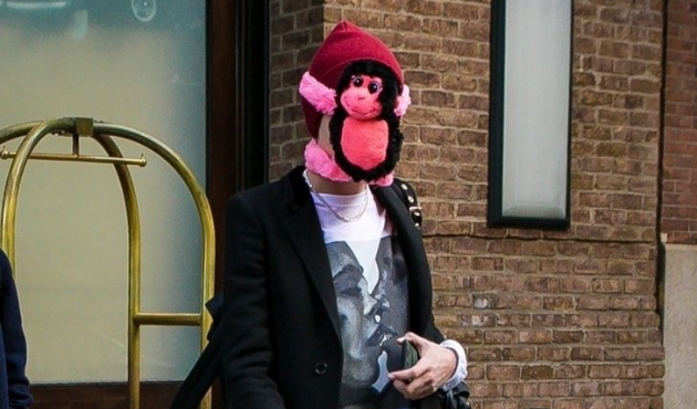 Ünlü model kameralardan böyle kaçtı!